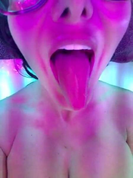 Ava Addams orgasm during tanning onlyfans porn videos on dochick.com