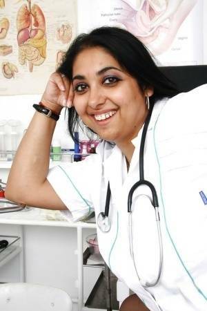 Fat Indian nurse Alice flashing upskirt underwear in hospital - India on dochick.com