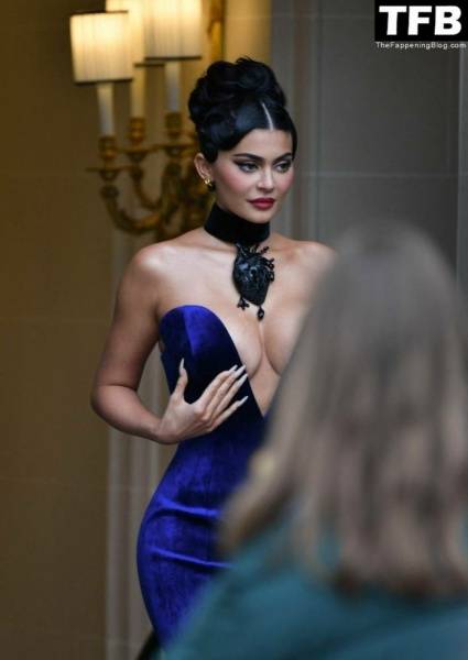 Busty Kylie Jenner Flaunts Her Deep Cleavage in Paris (54 Photos + Video) - city Paris on dochick.com