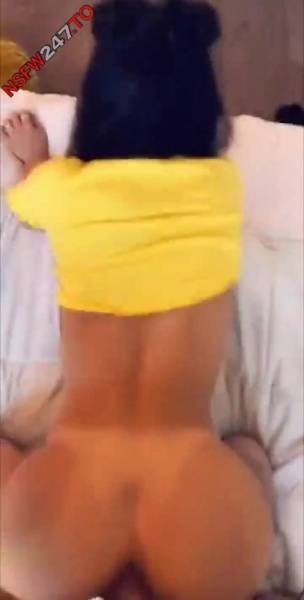 Mia Screams hard fucked on bed snapchat premium xxx porn videos on dochick.com
