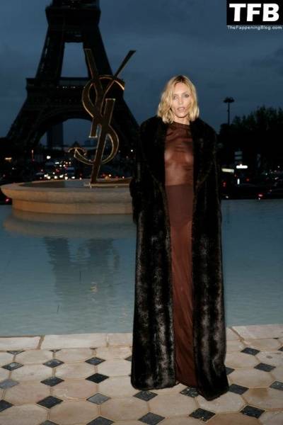 Anja Rubik Flashes Her Nude Tits at the Saint Laurent Womenswear Show in Paris - city Paris on dochick.com