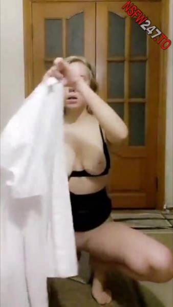 Daisy Shai striptease & pussy play on the floor snapchat premium xxx porn videos on dochick.com
