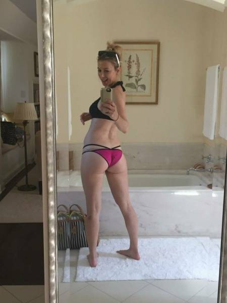 Iliza Shlesinger Sexy Bikini Selfies Set Leaked - Usa on dochick.com