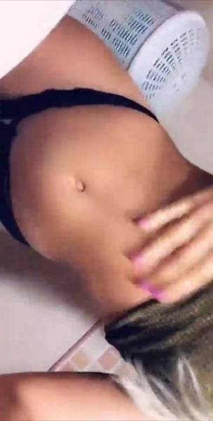 Paola Skye morning bathroom booty twerking snapchat premium xxx porn videos on dochick.com