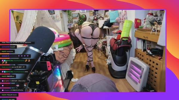 Asian Lingerie Booty Tease Twitch Streamer Video on dochick.com