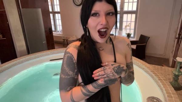 Joannewinters Nipple Slip Hot Tub Twitch Stream Video on dochick.com