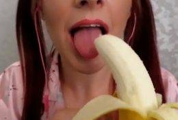 Flirty ASMR Banana Sucking Video on dochick.com