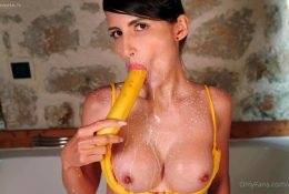 ArianaRealTV Topless Banana Blowjob Video Leaked on dochick.com