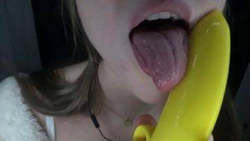 Peas And Pies Nude Banana Blowjob Video Leaked on dochick.com