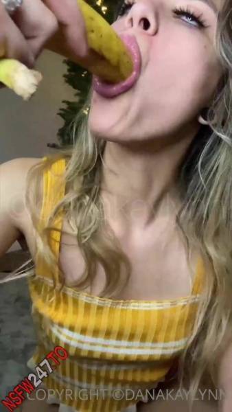 Dana Kay Lynn That one time I sucked and fucked a banana for Christmas almost 10 minutes onlyfans porn videos on dochick.com