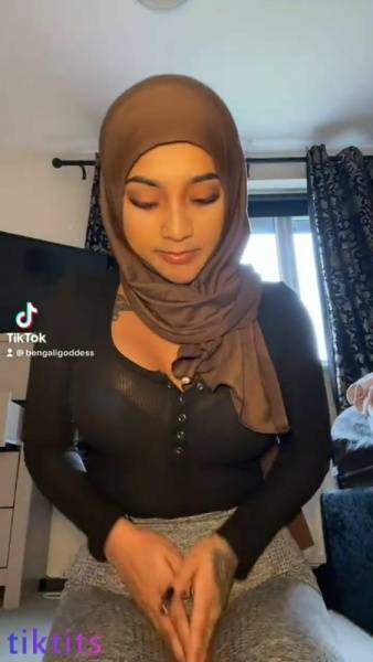 Arab Tik Tok girl 21+ can not hide her sexy tattooed body under the hijab nsfw on dochick.com