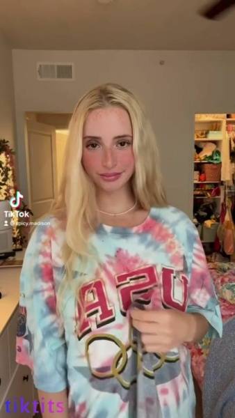 TikTok nude funny girl who is trending to bare her white boobs on dochick.com