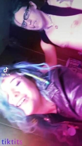 An informal girl found a hungry nerd to fuck her like in a movie and leaked the video to TikTok on dochick.com