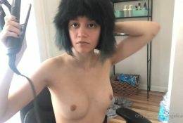 Angelica Topless AngelicaSlabyrinth Hair Straightening Leaked Video on dochick.com