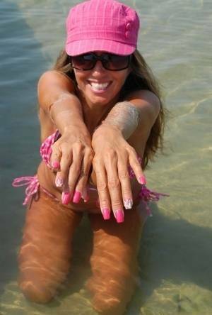 Amateur model Lori Anderson shows her hairy arms while wearing a bikini on dochick.com
