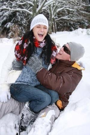 Teen girl opens her mouth for a cumshot after fucking in the snow on dochick.com