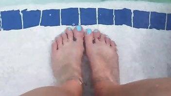 Annah12 underwater toes 2018_07_21 - OnlyFans free porn on dochick.com