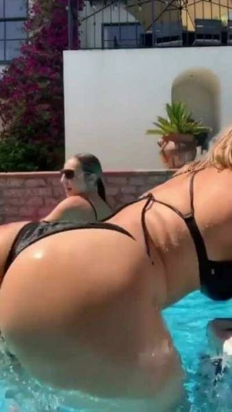 Nude Tiktok Leaked Scarlett Johansson on her knees 26 what an ass on dochick.com
