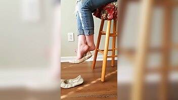 Selesoles 22 03 2021 pov you re sitting at a bar and a woman sits next to you she s laughing havi... on dochick.com