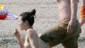 China Chow Goes Topless At The Beach (28 Photos) Mega - China on dochick.com