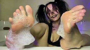 Waifufeetmilk Clown JOI in bathtub xxx onlyfans porn on dochick.com