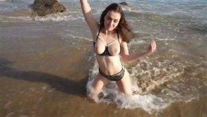 Ally Hardesty Leaked Onlyfans Boobs Show at Beach Porn Video Mega on dochick.com