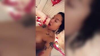 Honey gold romantic shower nude onlyfans videos 2020/11/01 on dochick.com