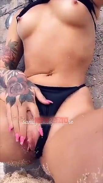 Madeleine Ivyy boobs & pussy flashing on public beach snapchat premium xxx porn videos on dochick.com