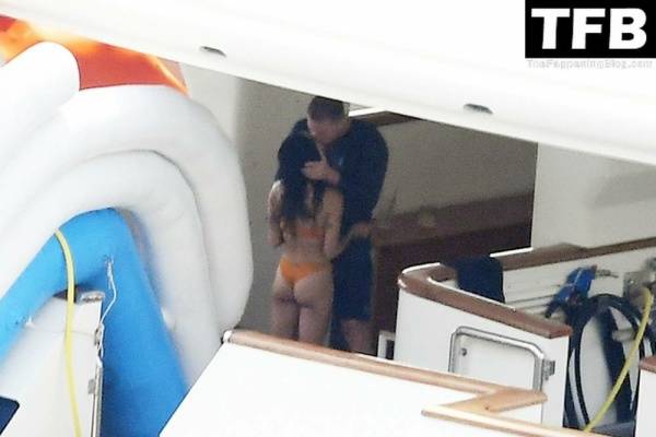 Zoe Kravitz & Channing Tatum Pack on the PDA While on a Romantic Holiday on a Mega Yacht in Italy - Italy on dochick.com