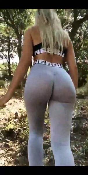 Paola Skye booty teasing snapchat premium xxx porn videos on dochick.com