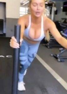 Lindsey Pelas sexy workout on dochick.com