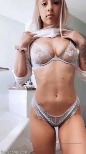 TheRealBrittFit Onlyfans Nude Sweet Teenie Bitch on dochick.com