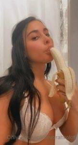 Devorah Roloff Banana on dochick.com