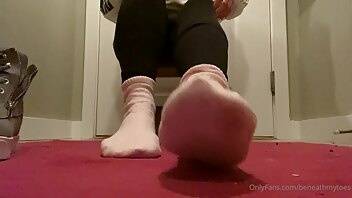 Beneathmytoes so cold outside so warm in my these shoes onlyfans leaked video on dochick.com