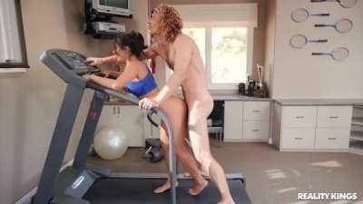 Tru Kait on the treadmill on dochick.com