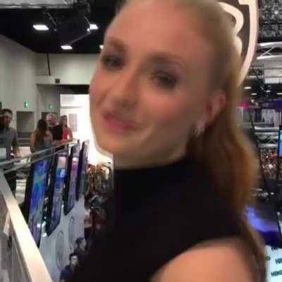 Would love to put Sophie Turner's ponytail to good use on dochick.com