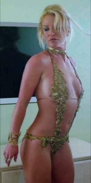 Britney Spears ultra fuckable milf body on dochick.com