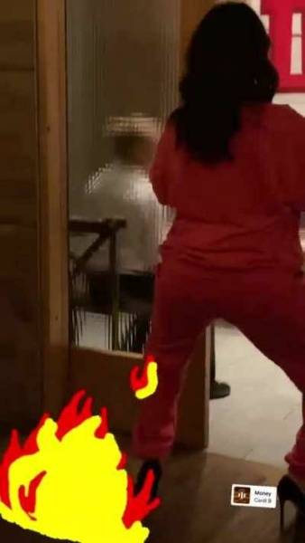 Selena Gomez twerking her fat ass on her birthday. Give her a birthday load on dochick.com