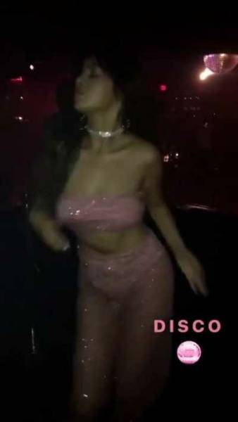 I bet Selena Gomez got fucked the night she wore this outfit on dochick.com
