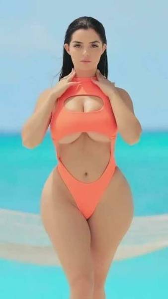 A bi mmf with Demi Rose would be so hot on dochick.com