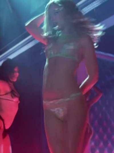 Natalie Portman was so hot as a stripper on dochick.com