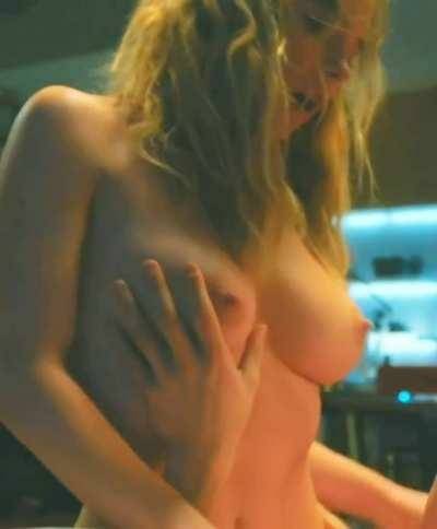 Imagine getting paid to grab Sydney Sweeney's tits. on dochick.com