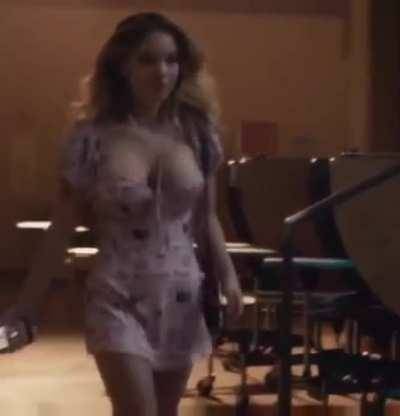 Sydney Sweeney's tits bouncing as she walks. Those things are fucking huge on dochick.com
