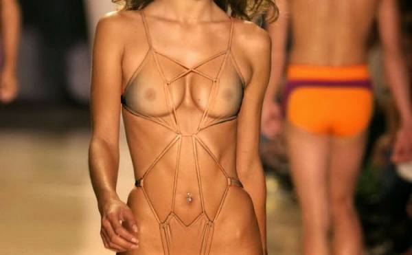 Alessandra Ambrosio Nude on dochick.com