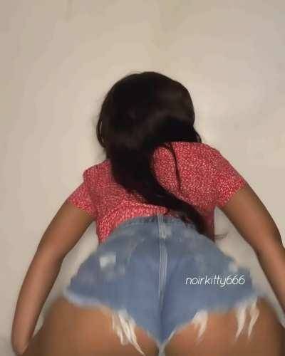 Denim shorts twerking with a surprise at the end on dochick.com