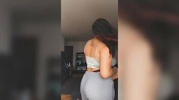Fayeforbes bbw body show off with bare ass twerking xxx video on dochick.com