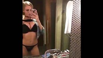 Kendra Sunderland shows off figure premium free cam snapchat & manyvids porn videos on dochick.com