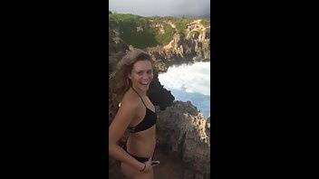 Mia Malkova pees premium free cam snapchat & manyvids porn videos on dochick.com