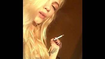 Alex Grey smokes premium free cam snapchat & manyvids porn videos on dochick.com