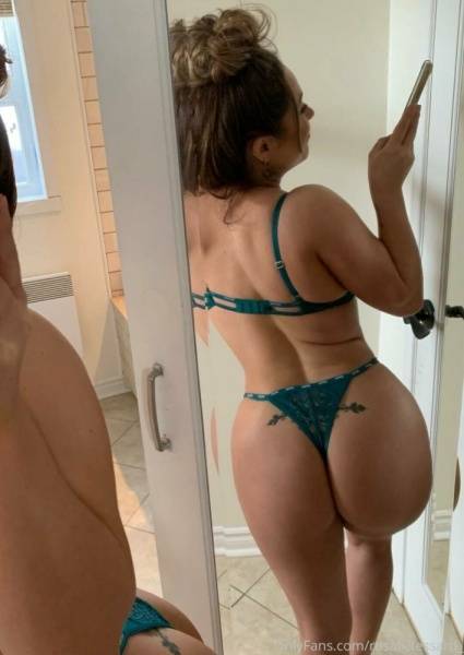 Rosalie Lessard (rosalielessard_) Nude OnlyFans Leaks (8 Photos) on dochick.com